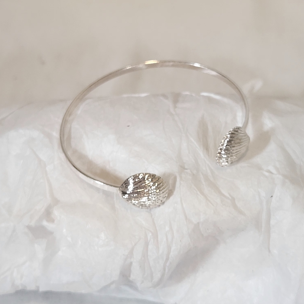 New Silver Plated Seashell Bangle Bracelet